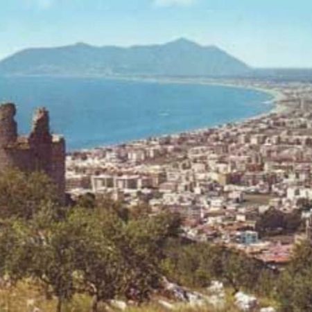 Art Deco City Center Near The Beach! Lejlighed Terracina Eksteriør billede